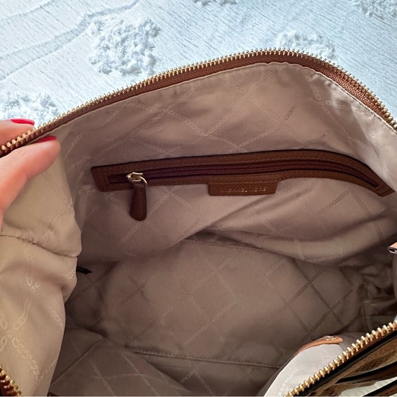 EUC MICHAEL KORS LEATHER HOBO - Picture 4 of 6